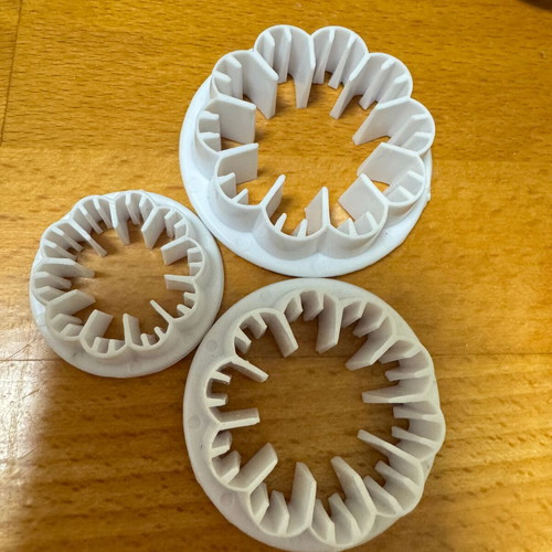 Baking cutters and plungers set 50+ used, flower theme