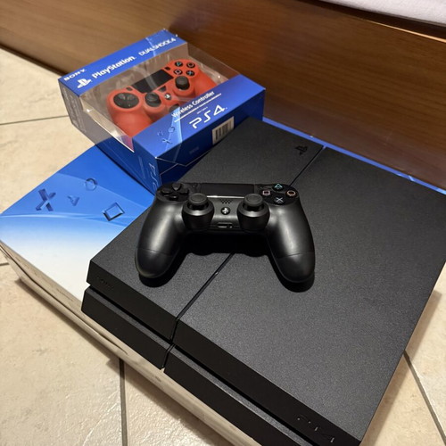 Sony PlayStation 4 500GB console like new with 2 controllers and 3 games
