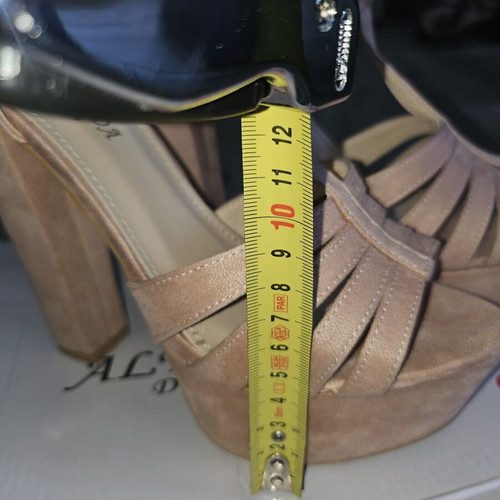 Alta Moda suede platform sandals like new, size 38