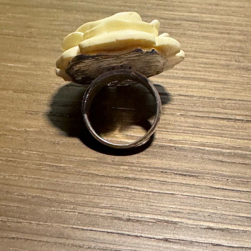 Rose ring like new, size 53, beige