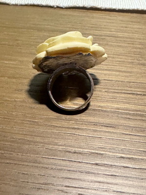 Rose ring like new, size 53, beige