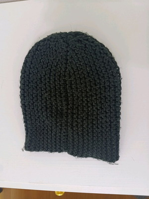 Black knitted hat H&M like new, one size