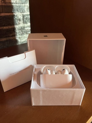 AirPods Pro 3 като нови с кутия и пълна функционалност