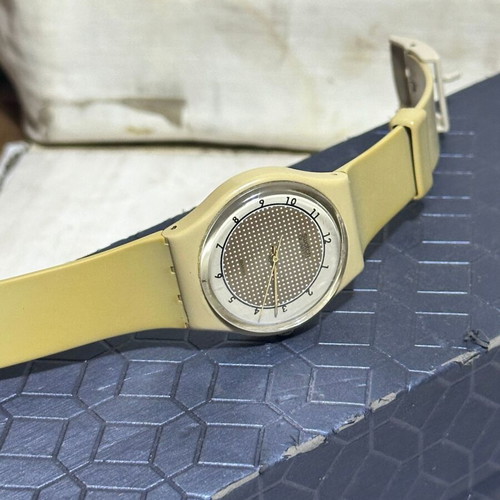 Swatch Golden Tan GT103 1984 watch used, for repair or collection