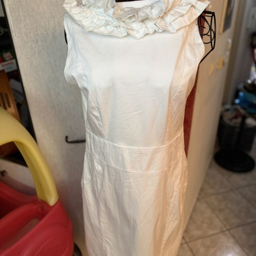 White dress with impressive ruffles, like new, size M