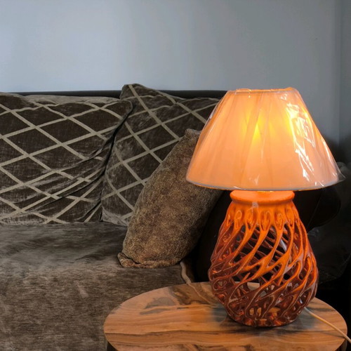 Table lamp like new, plastic with white lampshade