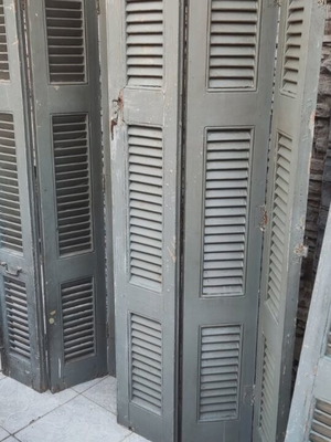 Ξύλινα τρίφυλλα πατζούρια μεταχειρισμένα δεκαετίας 1950