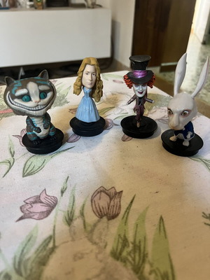 Alice in Wonderland figures, set