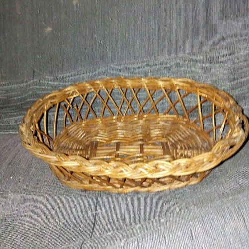 Decorative wicker basket like new