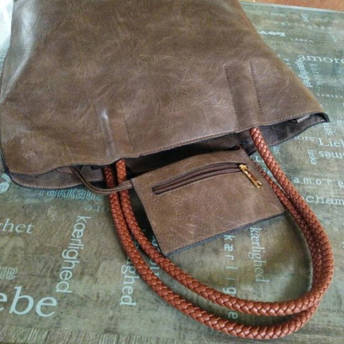 Shoulder bag set with two matching pouches like new, brown