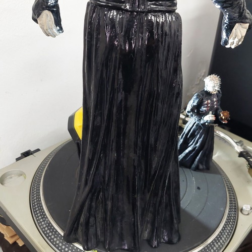 Hellraiser Pinhead collector's set 47cm vinyl and 18cm NECA figure like new