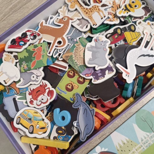 Children's magnets like new, 200+ pieces with animals, cars, letters, numbers