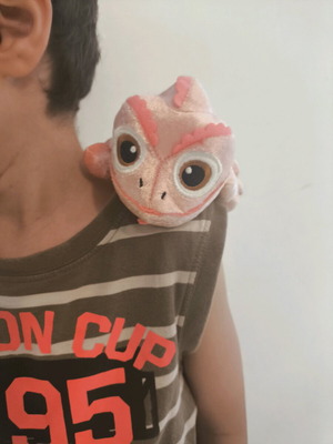 Shoulder Pals Pascal pink Rapunzel Disney new plush toy with magnet