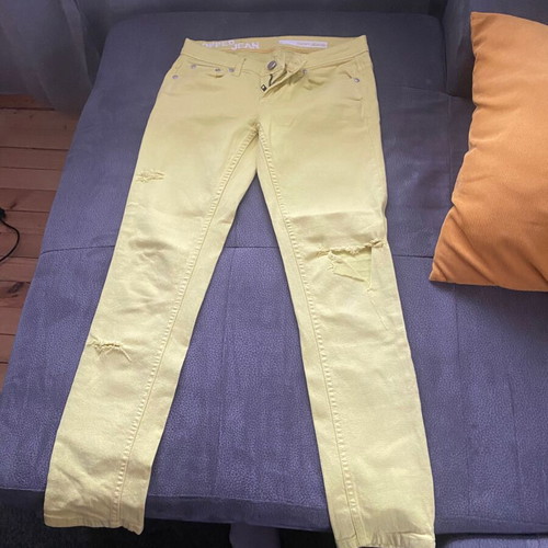 DKNY slim yellow jeans like new