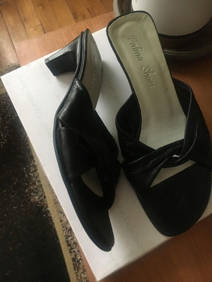 Women's black leather slippers new, size 38.5, 5 cm heel