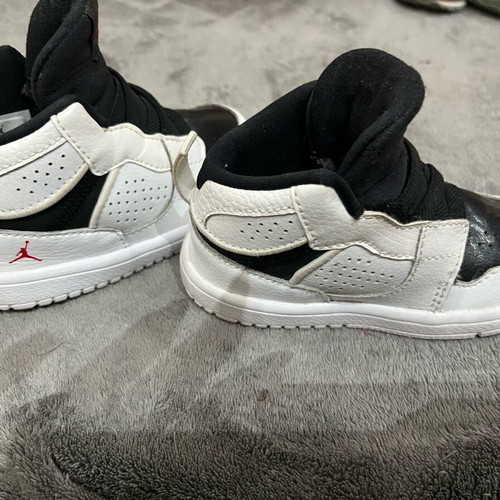 Jordan baby shoes size 22 like new