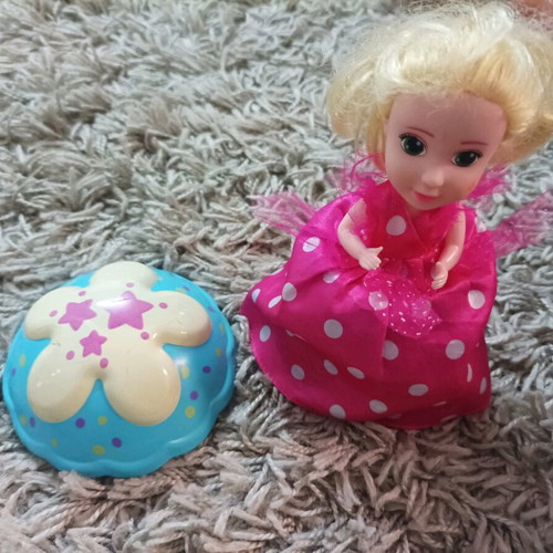 Cupcake doll used that opens and becomes a doll