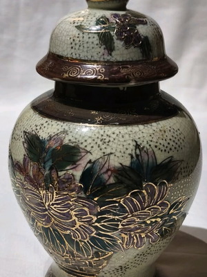 Porcelain vase like new, 21 cm height, with minor lid wear