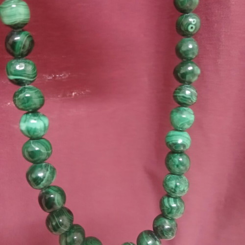 Vintage necklace with malachite semiprecious stones, like new