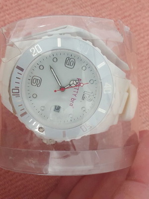 Pretty Bra women's white wrist watch quartz