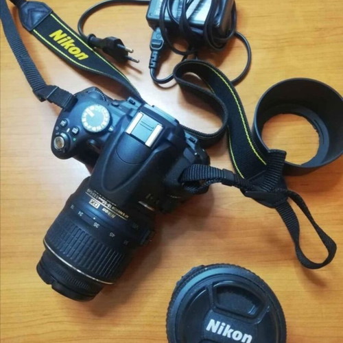 Nikon D5000 camera like new with DX 18-55 and DX 55-220 lenses