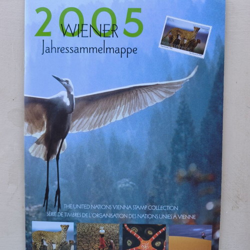 Album A4 16 pages like new with multinational animal stamp collection