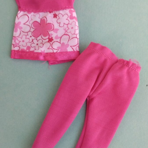 Barbie set with top and capri pants like new
