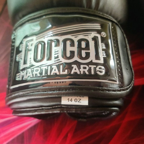 Force1 boxing gloves like new, size 14 with bandages