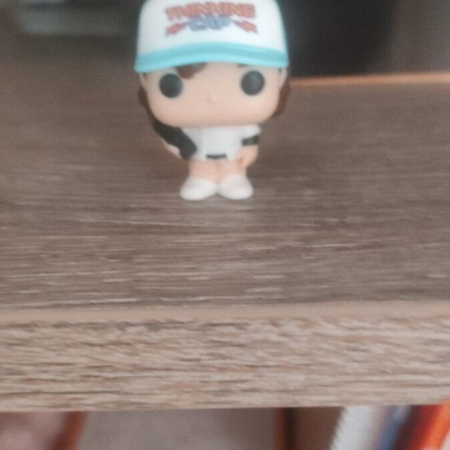Dustin Funko pip like new