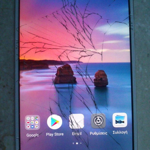 Huawei Mate 10 Lite 64GB smartphone with cracked screen