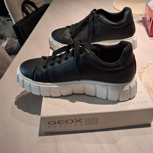 Axel women's sneakers size 37, black with white chunky sole