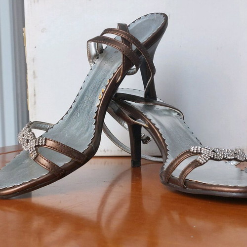 Adam's Shoes summer heeled shoe gold like new