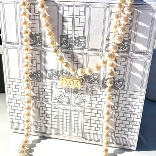 Pearl necklace long like new