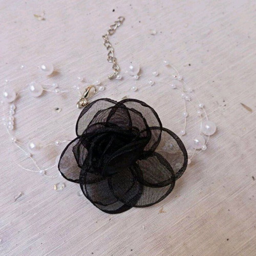 Choker with black flower and white pearls new, adjustable length