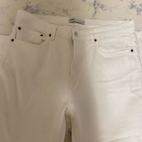 Zara white cropped jeans with rips like new, size 44