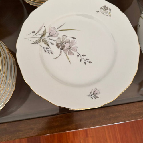 Hutschenreuther complete serving set Germany like new with gilded details