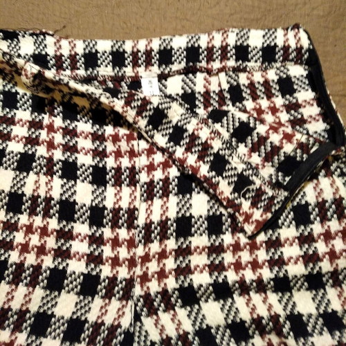 Checked women's shorts bermuda like new, made in Italy