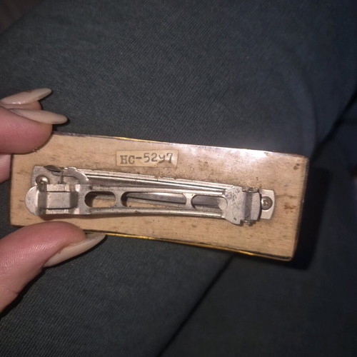 Hair clip in earthy tones like new