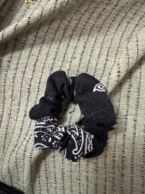 Scrunchie like new with patterns