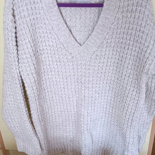 Zara beige sweater with V-neck, like new, oversized, very warm
