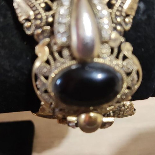 Bracelet unique like new, gold-colored