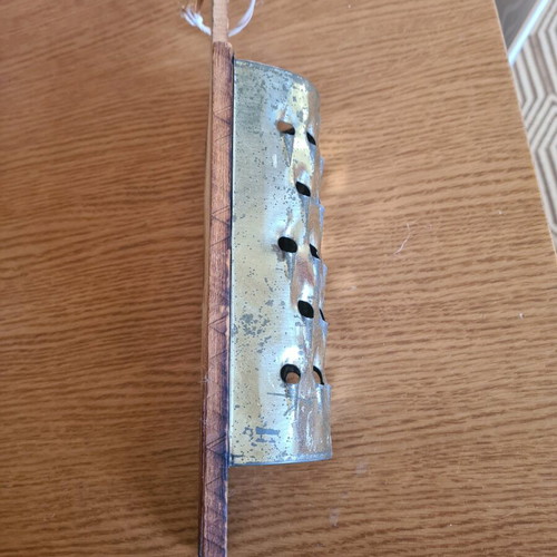 Pitsos grater used with wooden base