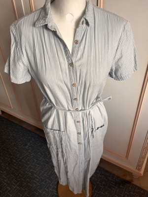 Pull & Bear shirt size S 36 8 like new, white and turquoise