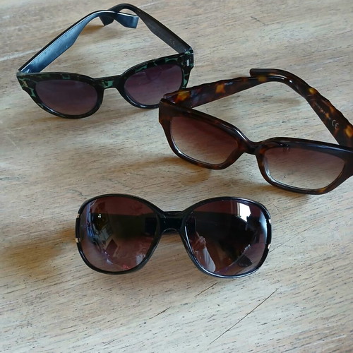 Sunglasses pack of 3 like new, black, green, brown