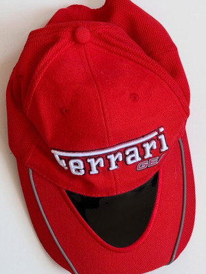 Ferrari gear κόκκινο πρωτότυπο καπέλο σαν καινούργιο με ολογραφική ετικέτα