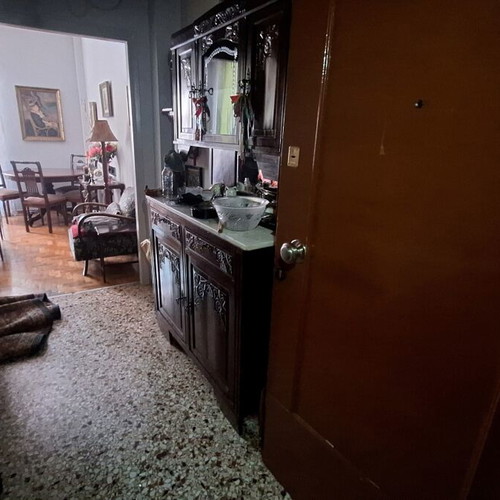 Διαμέρισμα 49 τ.μ. μερικώς ανακαινισμένο κοντά στο Μετρό Άγιος Νικόλαος, Αθήνα