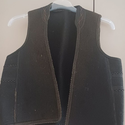 Traditional Thracian Sleeveless Vest like new, made of sagyaki wool fabric