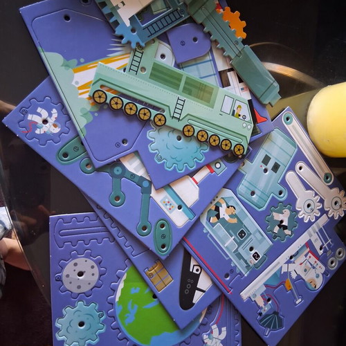 Children's Book Space Constructions like new, Greek
