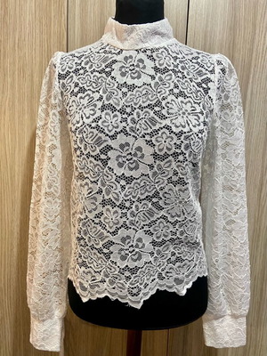 Λευκή δαντελένια μπλούζα Pieces καινούργια, μέγεθος M