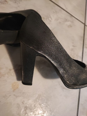 Silver pumps size 38